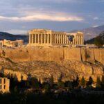 Πανοραμική άποψη αρχαιολογικού χώρου κάτω από το φως του ήλιου