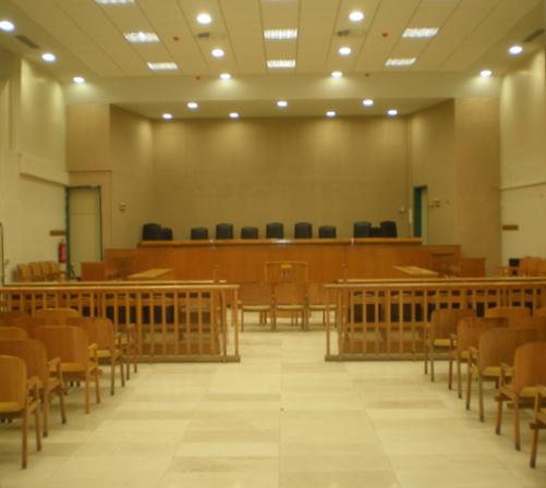 Δικαστικό μέγαρο Θεσσαλονίκης – διακοπή της δίκης για τη δολοφονία του Άλκη Καμπανού